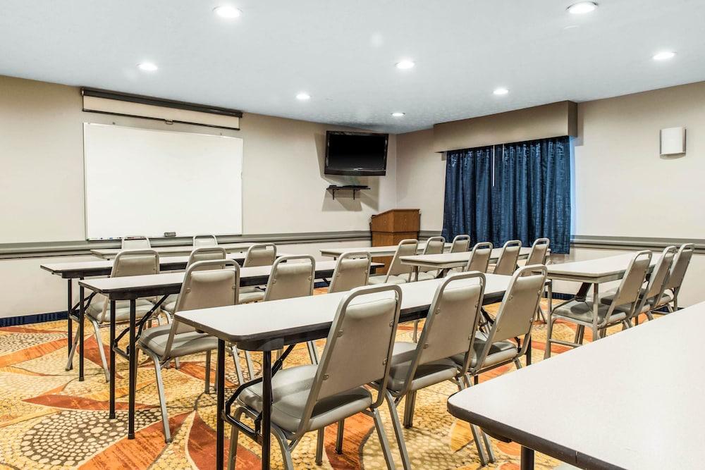 Quality Inn Austintown-Youngstown West Buitenkant foto