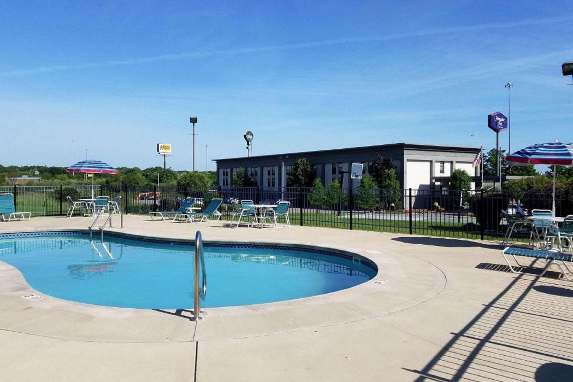 Quality Inn Austintown-Youngstown West Buitenkant foto