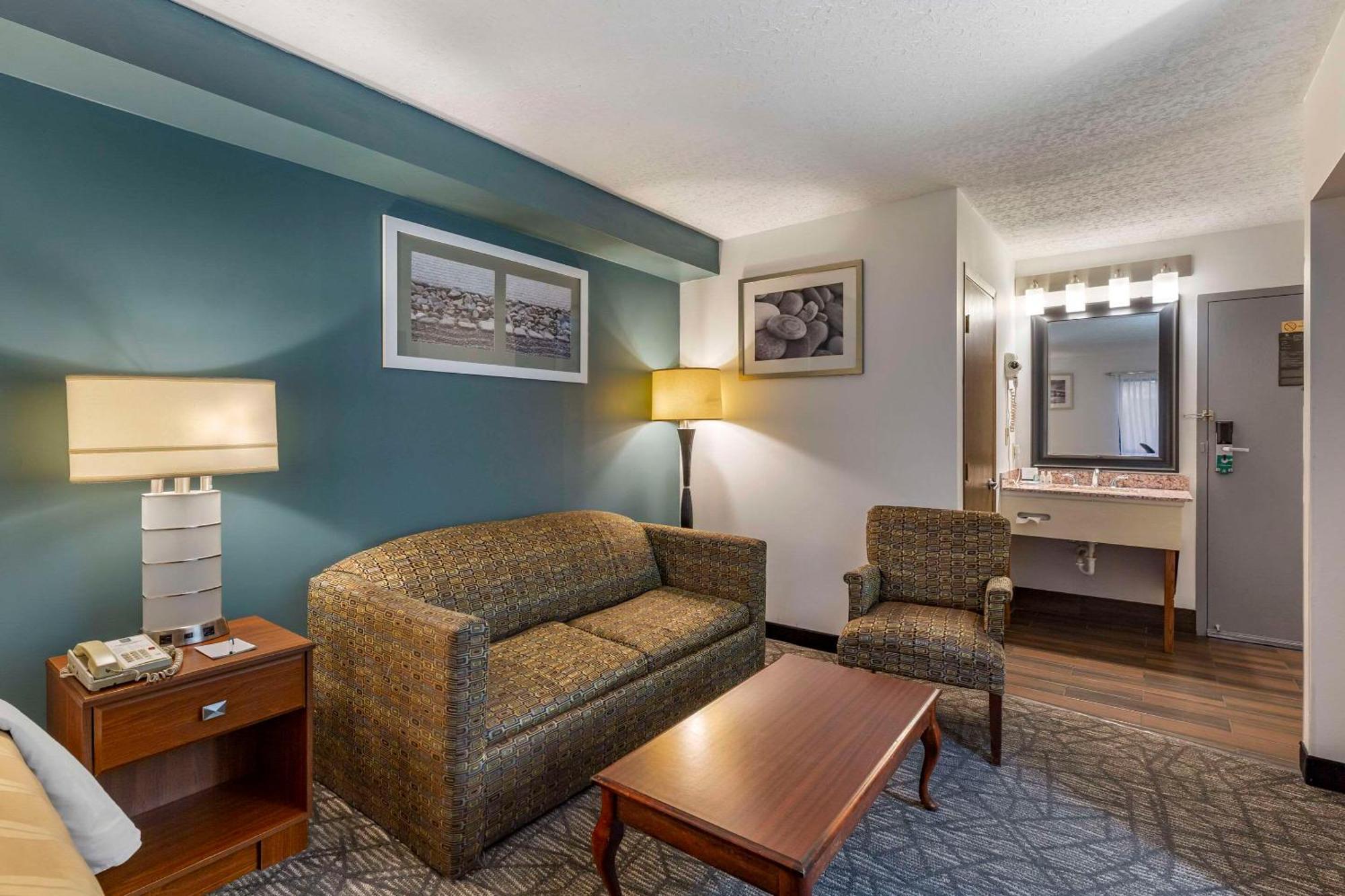 Quality Inn Austintown-Youngstown West Buitenkant foto